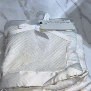 Gerber Modern Moments Plush White Blanket